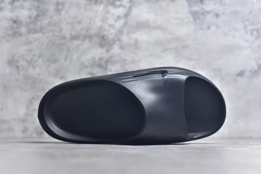 Nike ReactX REJUVEN8 Slide Slide with Simple and Comfortable Design