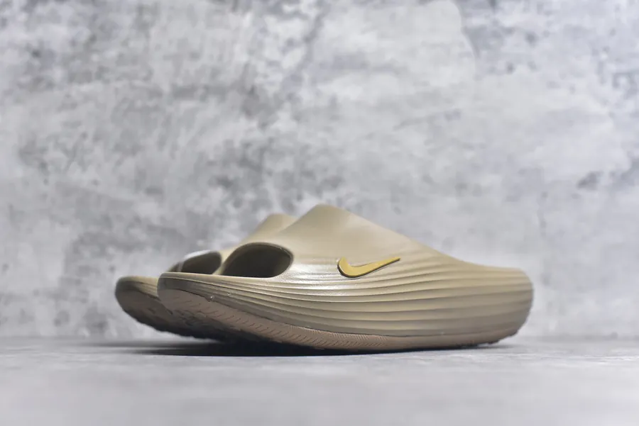 Nike ReactX REJUVEN8 Slide Simple and Comfortable Slides