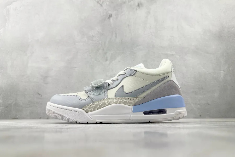 Jordan Legacy 312 Low in Glacier Blue