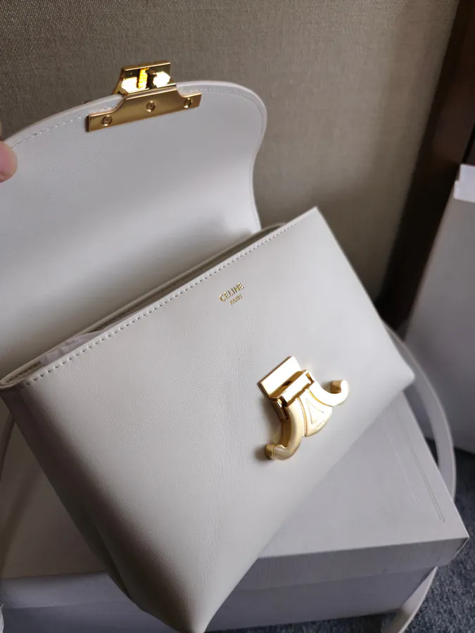 CE Kelly Handbag Classic Design, Premium Feel