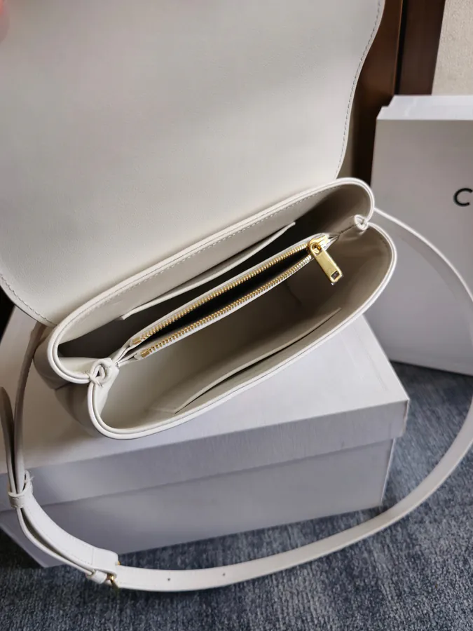 CE Kelly Handbag Classic Design, Premium Feel