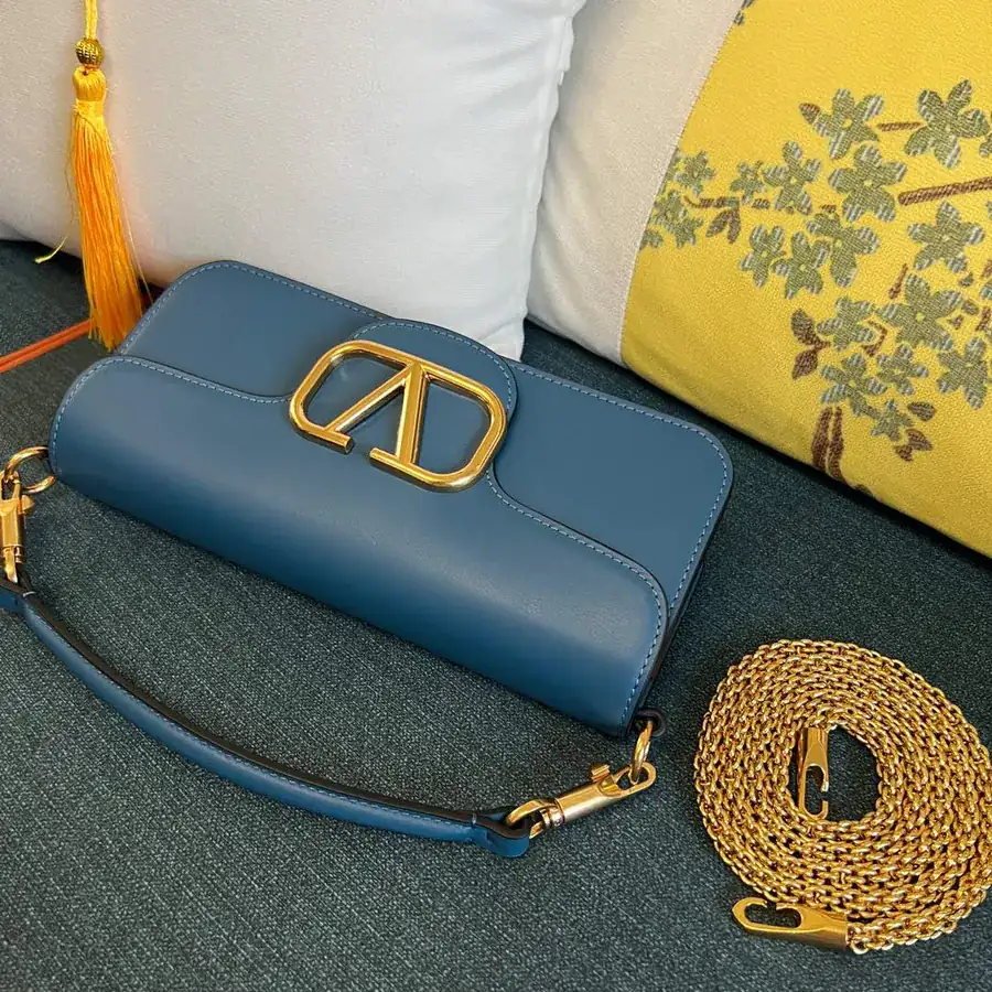 Locò Bucket Bag in Grained Calfskin, Large Size