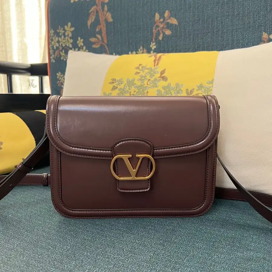 GARAVANI 9T05 Handbag with V Logo Signature Closure