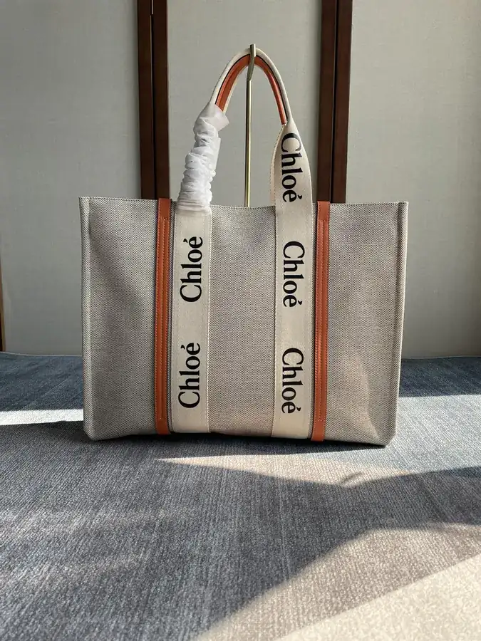 Chloe Woody Tote Bag in Grained Calfskin