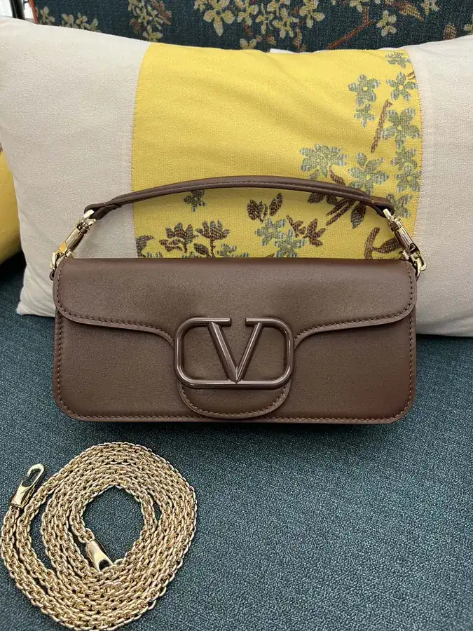 Locò Bucket Bag with Colorful VLogo Signature in Calfskin