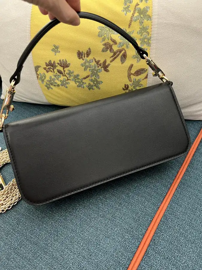 Locò Bucket Bag in Grained Calfskin