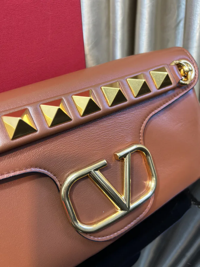 Garavani Stud Sign Soft Leather Shoulder Bag