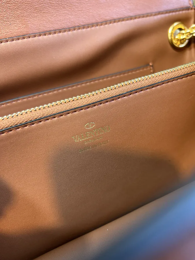 Garavani Stud Sign Soft Leather Shoulder Bag