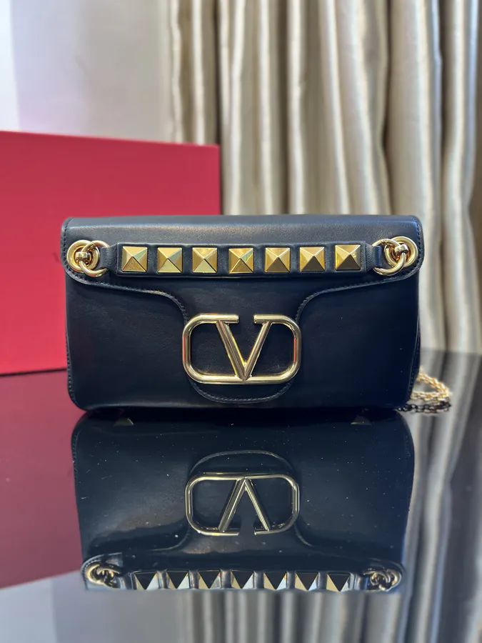 Garavani Stud Sign Soft Leather Shoulder Bag