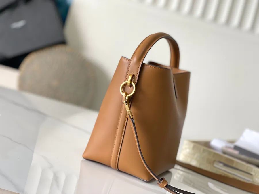 P750 LE 37 Bucket Bag Medium