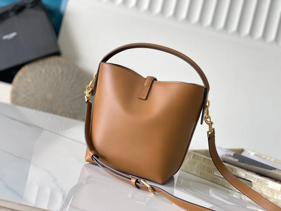 P750 LE 37 Bucket Bag Medium